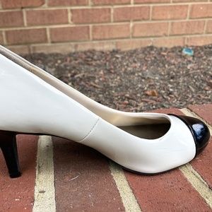 Comfort Plus By Predictions Black and White Patent Leather Pumps Cap Toe Sz 7
